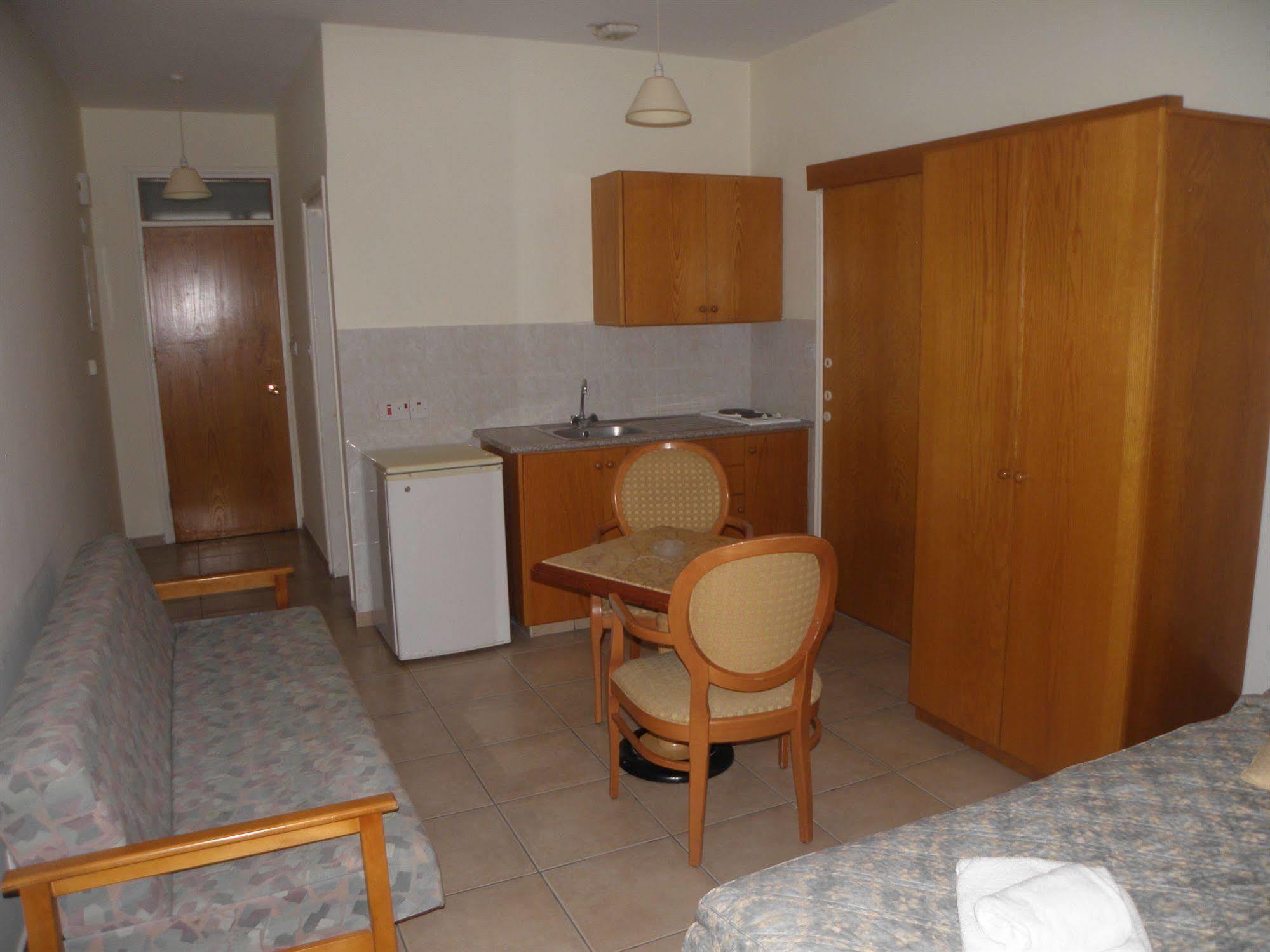 Valana Hotel Apartments Limassol Exterior foto