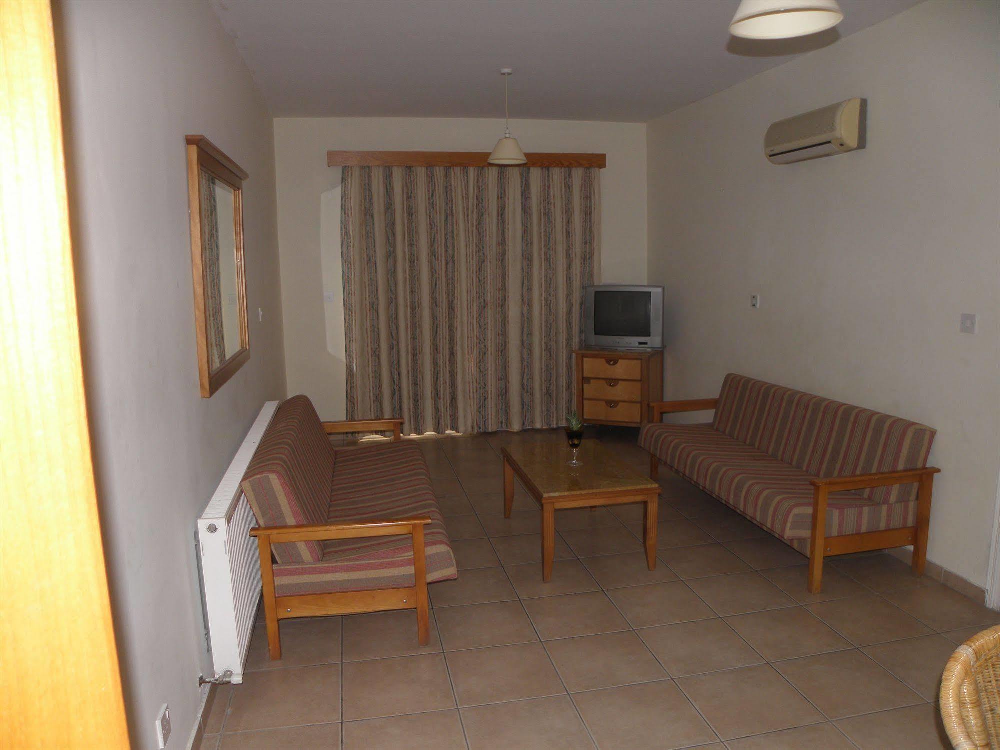Valana Hotel Apartments Limassol Exterior foto